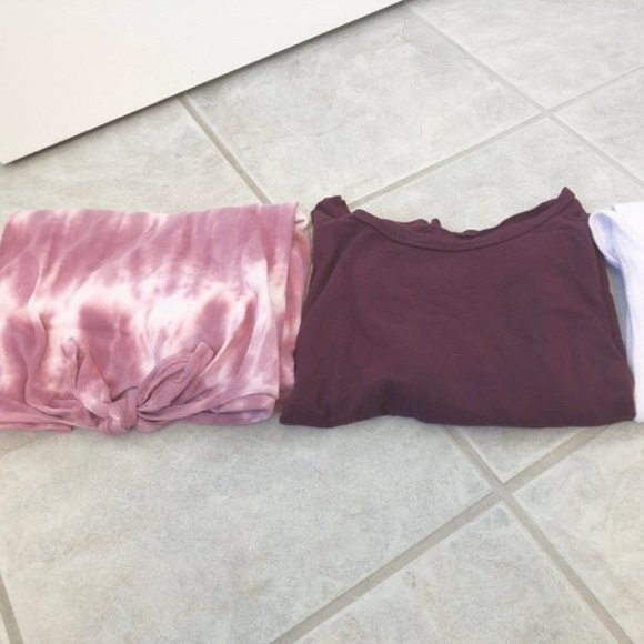 LIKE NEW 3 Random Clothes Bundle / Short Sleeve and Long Sleeve Bundle - Picture 4 of 5